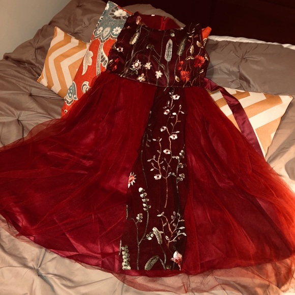 Other - Bnwot burgundy formal girls dress